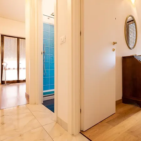 Di Elizabeth * Viareggio